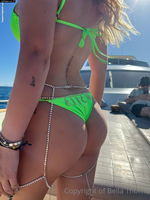 bella thorne fap bunda thong biquini Foto