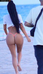 kim kardashian fap bunda thong biquini Foto