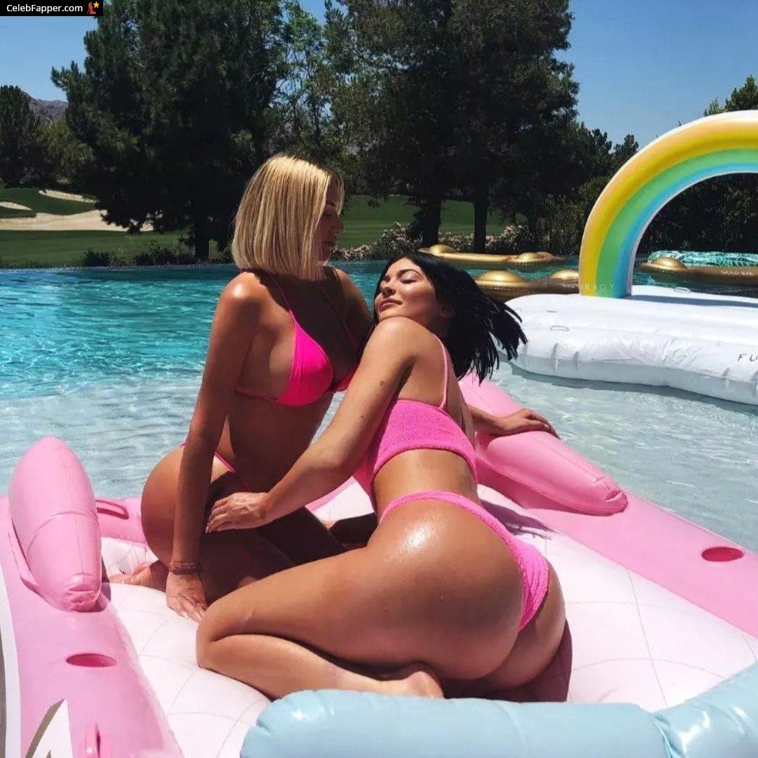 kylie jenner fap thong ass butt