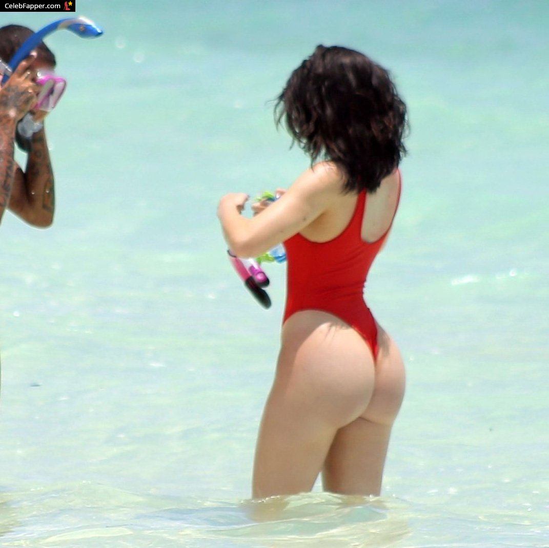 kylie jenner fap ass butt thong bikini