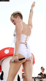 miley cyrus fap bunda booty Foto