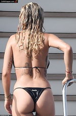 rita ora fap bunda biquini thong Foto